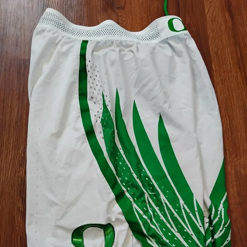 Nike Oregon Ducks Athletic Shorts Wings Team Issued 2016-17